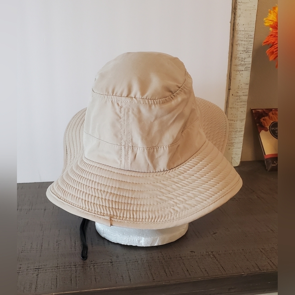 Signatures Golf Hat - Picture 2 of 3
